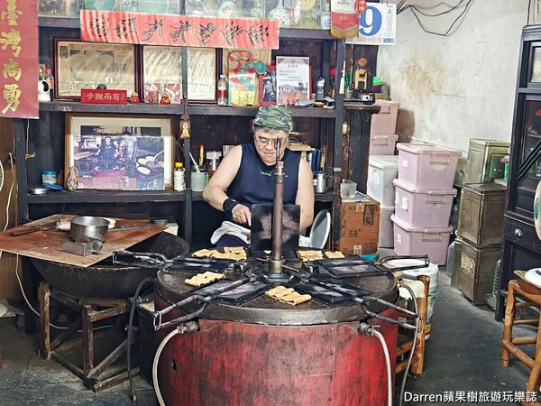 ▲▼連得堂餅家》台南伴手禮藏在巷弄百年手工煎餅古早味台南小吃每人限購2包。（圖／部落客Darren蘋果樹旅遊玩樂誌授權提供）