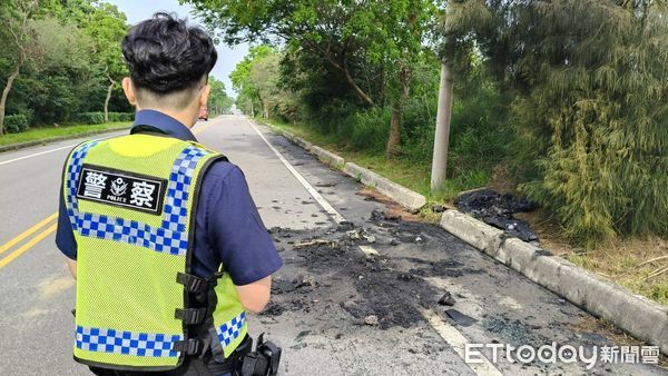 ▲▼             金門一名男子剛保養完愛車，車子就自燃燒毀。（圖／記者林名揚翻攝，下同）