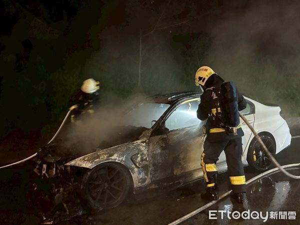 ▲▼             金門一名男子剛保養完愛車，車子就自燃燒毀。（圖／記者林名揚翻攝，下同）