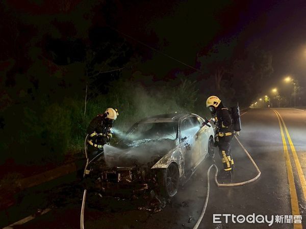 ▲▼             金門一名男子剛保養完愛車，車子就自燃燒毀。（圖／記者林名揚翻攝，下同）