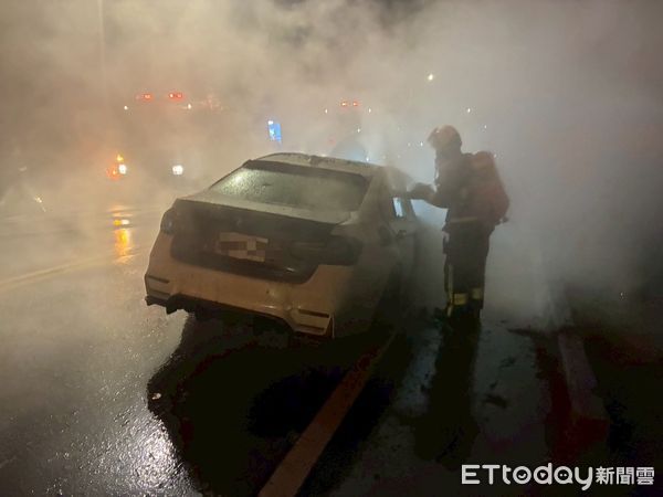▲▼             金門一名男子剛保養完愛車，車子就自燃燒毀。（圖／記者林名揚翻攝，下同）