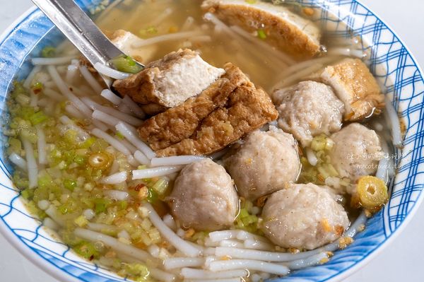 ▲▼白毛魚丸米粉。（圖／部落客陳小可的吃喝玩樂授權提供）
