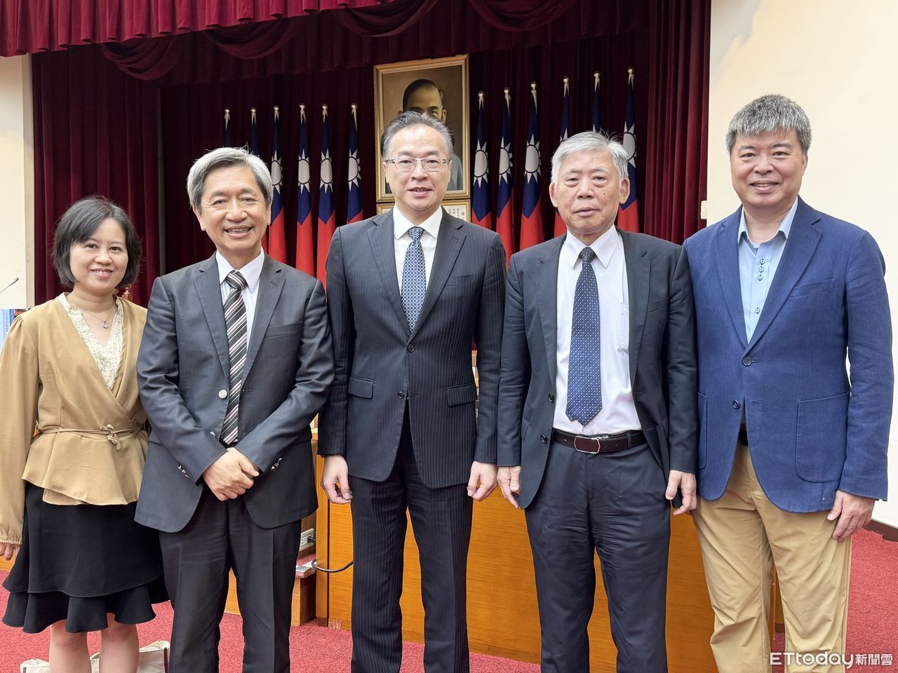 ▲▼立法院財政委員會5/22由召委賴士葆召開公聽會談，融資公司法。台北市律師公會消費者債務清理委員會律師林永頌、趙興偉，全國律師聯合會消費者債務清理委員會律師林孜俞等。（圖／記者潘姿吟攝）