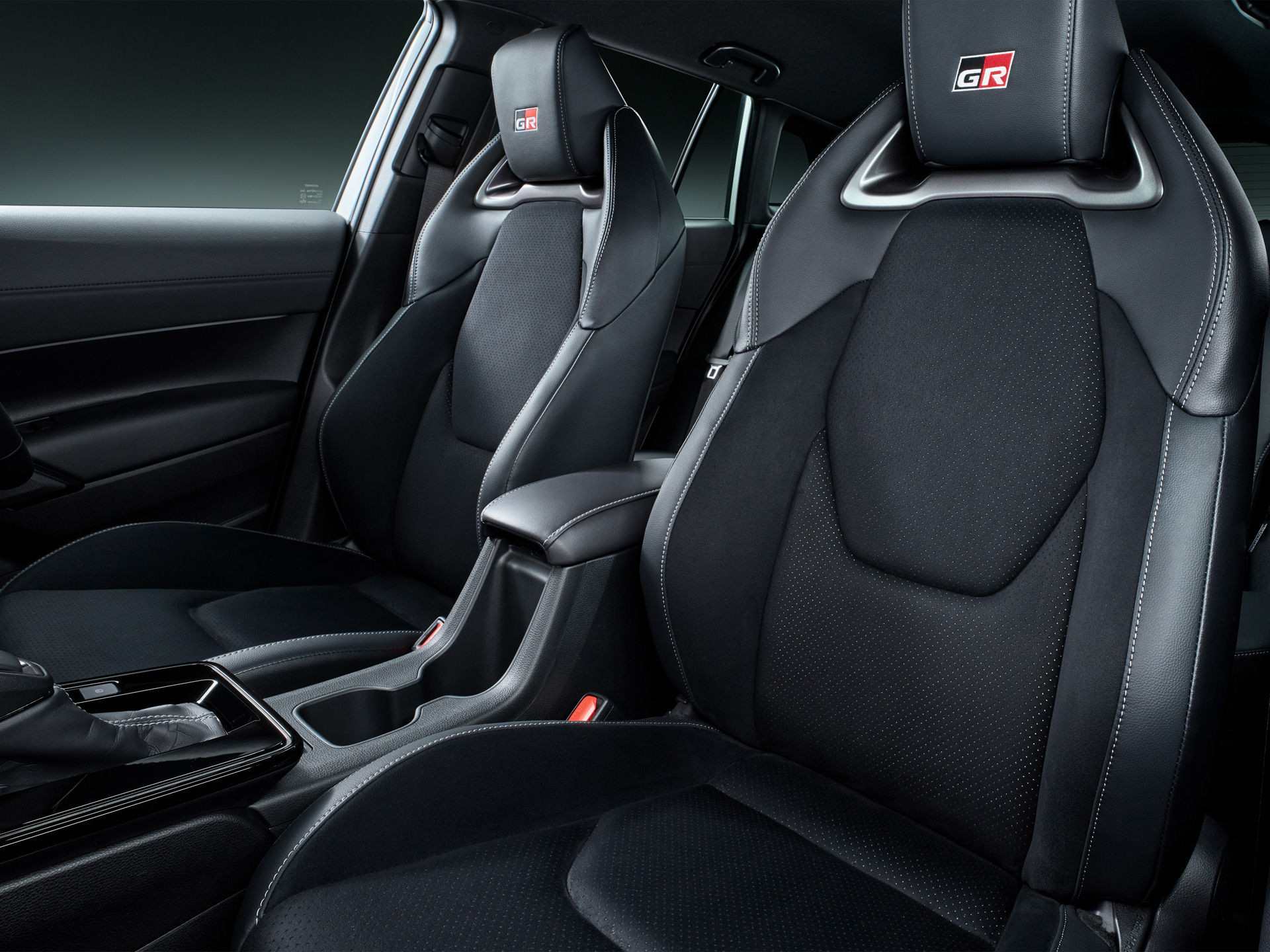 ▲TOYOTA Corolla Cross日規GR Sport。（圖／翻攝自TOYOTA日本官網）
