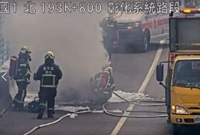 快訊/國1彰化路段火燒車!駕駛跳車逃生 後方紫爆回堵5公里