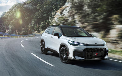 TOYOTA「神車CC」日規登場!新增GR Sport版、獨享轉彎投影功能