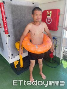 金門再抓偷渡犯!陸男套泳圈「想泳渡4.4km」 遭海巡攔截逮捕