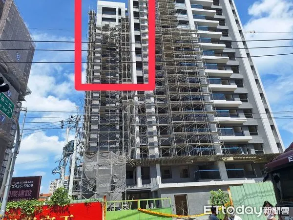 ▲▼4名工人拆除10樓鷹架不慎發生命危或重傷，台中勞檢處最高可罰30萬。（圖／民眾提供，下同）