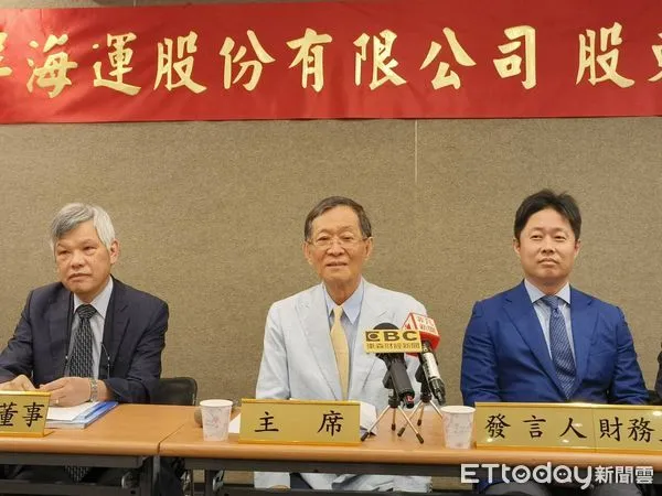 慧洋-KY(2637）今(23)日召開2025年股東常會，由藍俊昇董事長主持，會中有股東認為目前公司股價太低，建議將預定的股利自現金股利4.5元，提高為5元，現場立即投票通過，以去年EPS8.08元，配發率為61.88%，以昨22日收盤價64.1元計，現金殖利率約7.8%，將營運獲利與股東共享。