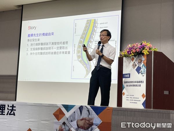 ▲花蓮慈院醫療事故關懷小組召集人李毅（右二）、奇美醫院陳志金醫師（右三）及台大醫院古世基醫師（左一）分別以所在醫院的經驗，聯合分享醫預法核心價值的實踐。（圖／慈濟醫學中心提供，下同）