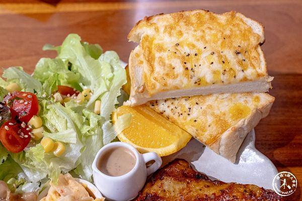 ▲▼MITAKA 3e Cafe 台中店。（圖／部落客桃桃’s旅人手札授權提供）