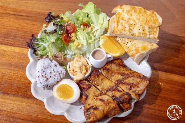 ▲▼MITAKA 3e Cafe 台中店。（圖／部落客桃桃’s旅人手札授權提供）