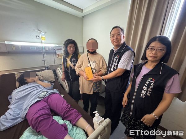 ▲▼太平區一對姊妹機車雙載車禍，造成1死1傷，區公所人員前往致贈急難救助金。（圖／太平區公所提供，下同）