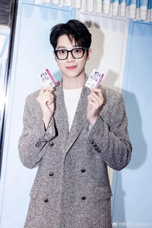 ▲▼賴冠霖近照曝光。（圖／翻攝自小紅書、微博）