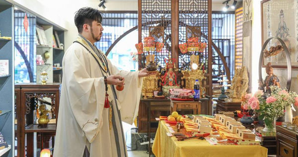 神佛訊息解讀專家阿谷老師指出，5月25日是「天赦日」，是今年上半年最強的轉運時機。（圖／秦芸殿提供）