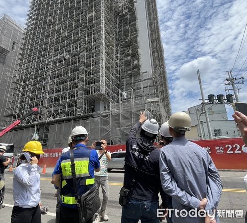 ▲▼台中工地鷹架超重釀意外，造成2死2傷，市府勒令停工再罰48萬。（圖／市府提供，下同）