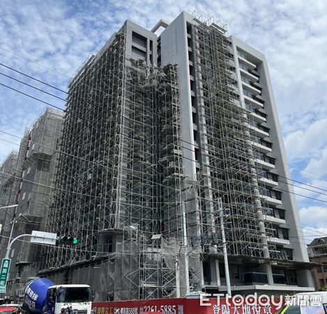 ▲▼台中工地鷹架超重釀意外，造成2死2傷，市府勒令停工再罰48萬。（圖／市府提供，下同）