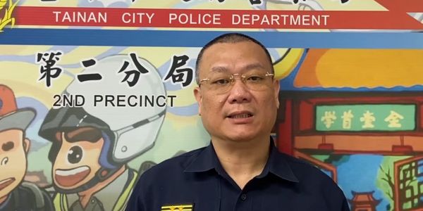 ▲台南中西區義大利麵店清晨遭1名男子行竊受心捐款箱，店家報案卻引發爭議。（圖／翻攝自社會事新聞影音）