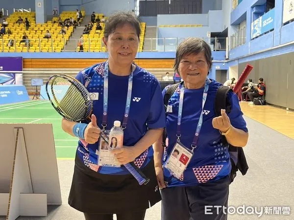 ▲羽球好手林說（右）與搭檔楊繼美（左）攜手奪得本屆世壯運羽球女雙70歲組金牌。（圖／記者杜奕君攝）
