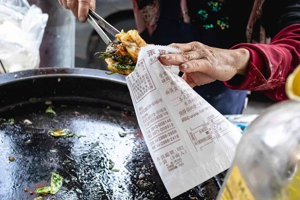 ▲▼阿婆九層塔雙蛋雙餅。（圖／部落客美熊很愛吃授權提供）