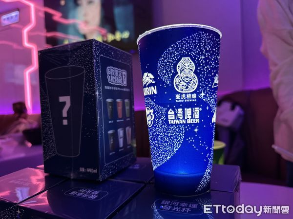 ▲▼家樂福推出「國際夏日啤酒節」，其中限量加購的「發光杯盲盒」成為話題。（圖／記者林育綾攝）