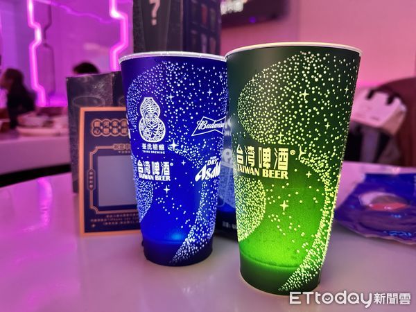 ▲▼家樂福推出「國際夏日啤酒節」，其中限量加購的「發光杯盲盒」成為話題。（圖／記者林育綾攝）