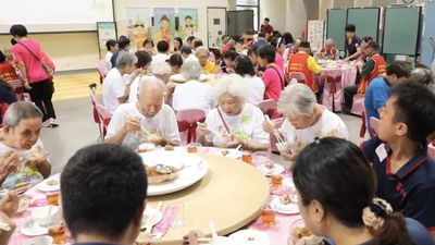 陪伴長者共餐！彰化芳苑「富育芳苑」公益行動溫暖社區跨世代