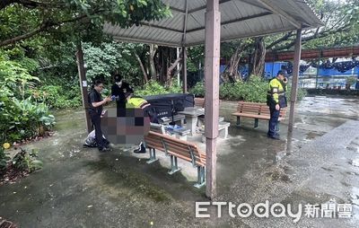 連2天現身涼亭姿勢沒變!竟是「坐著暴斃」 民眾急報警