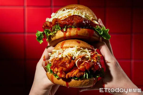 ▲▼本村炸雞Bonchon韓式炸雞漢堡。（圖／業者提供）