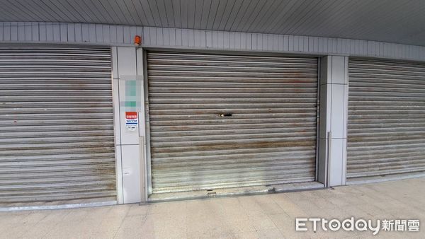 老董「沒考過駕照」闖燈暴衝！公司大門深鎖　致電員工拒回應
