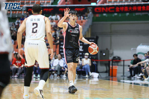 ▲雲豹高錦瑋、克羅馬、林信寬，戰神許皓程。（圖／TPBL職籃提供）
