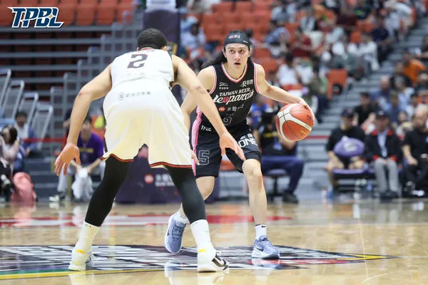 ▲雲豹高錦瑋、克羅馬、林信寬，戰神許皓程。（圖／TPBL職籃提供）