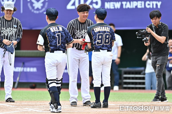 ▲▼2025世壯運棒球，日本甲子園大師隊因人數不夠被裁定吞敗，剩餘隊員與ENERGY繼續進行友誼賽。（圖／記者李毓康攝）