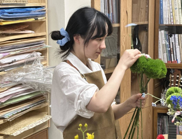 ▲正在工作的沈文婷。（圖／翻攝自封面新聞）