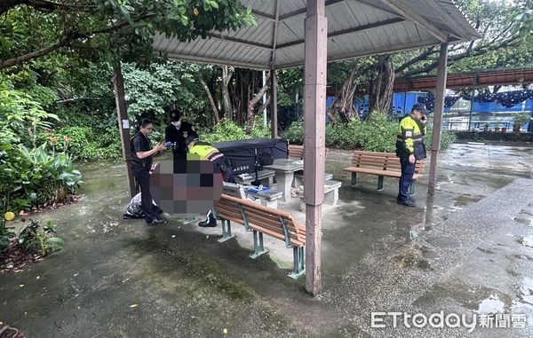 ▲▼北市1名男子陳屍大稻埕網球場旁的涼亭。（圖／記者黃彥傑翻攝）