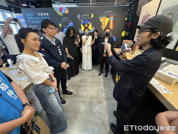 ▲▼駁二藝術特區Pinway八號倉庫，展出15款全新的「高雄賀禮」，是設計師們憑藉個人成長記憶與創意。（圖／記者吳世龍攝）