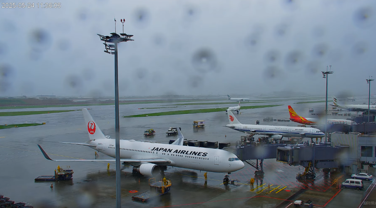 桃園機場雷雨當空「6架飛機轉降」　行李提領也恐有延誤