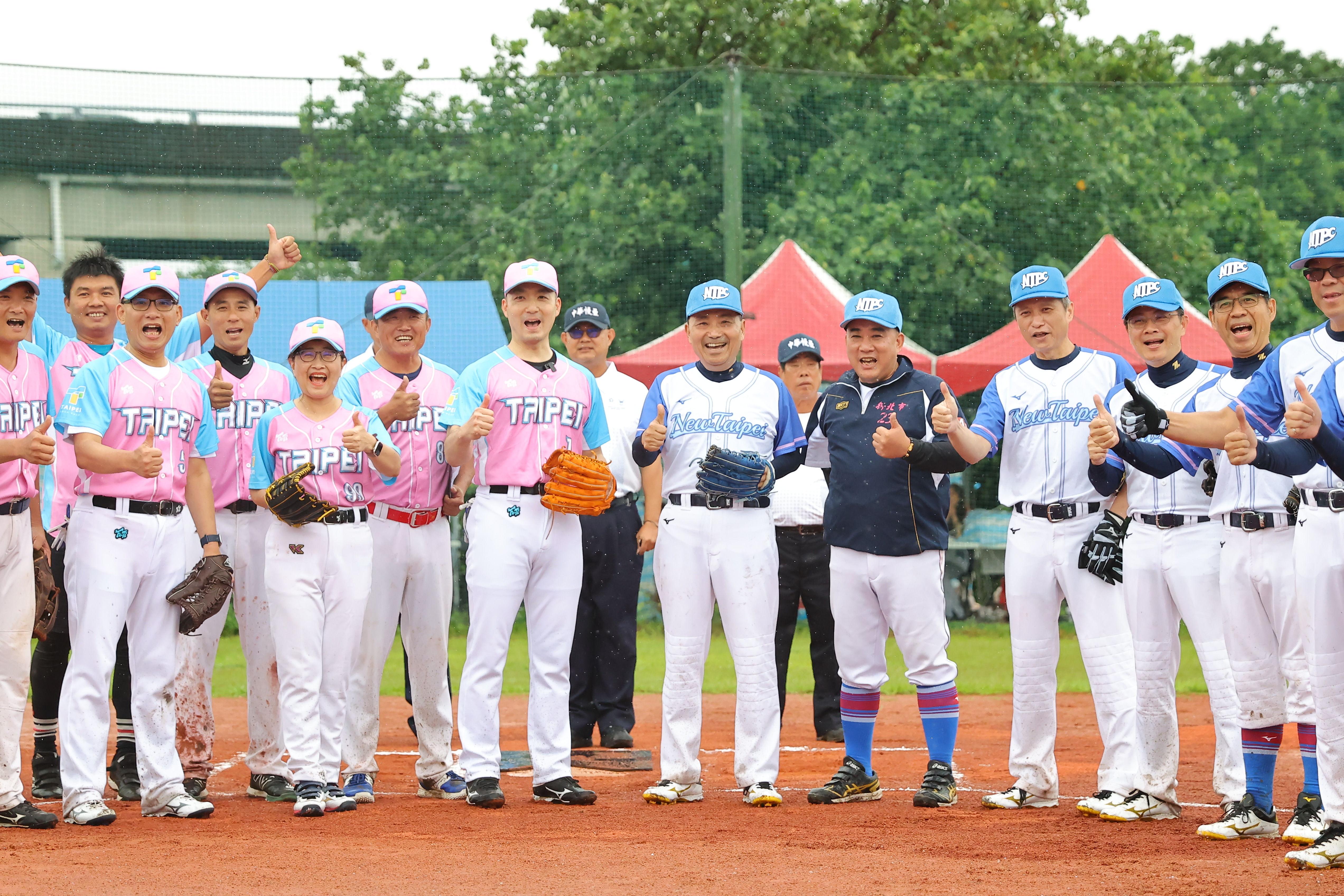 ▲▼新北市長侯友宜投打俱佳，對決台北市長蔣萬安。          （圖／新北政府提供）