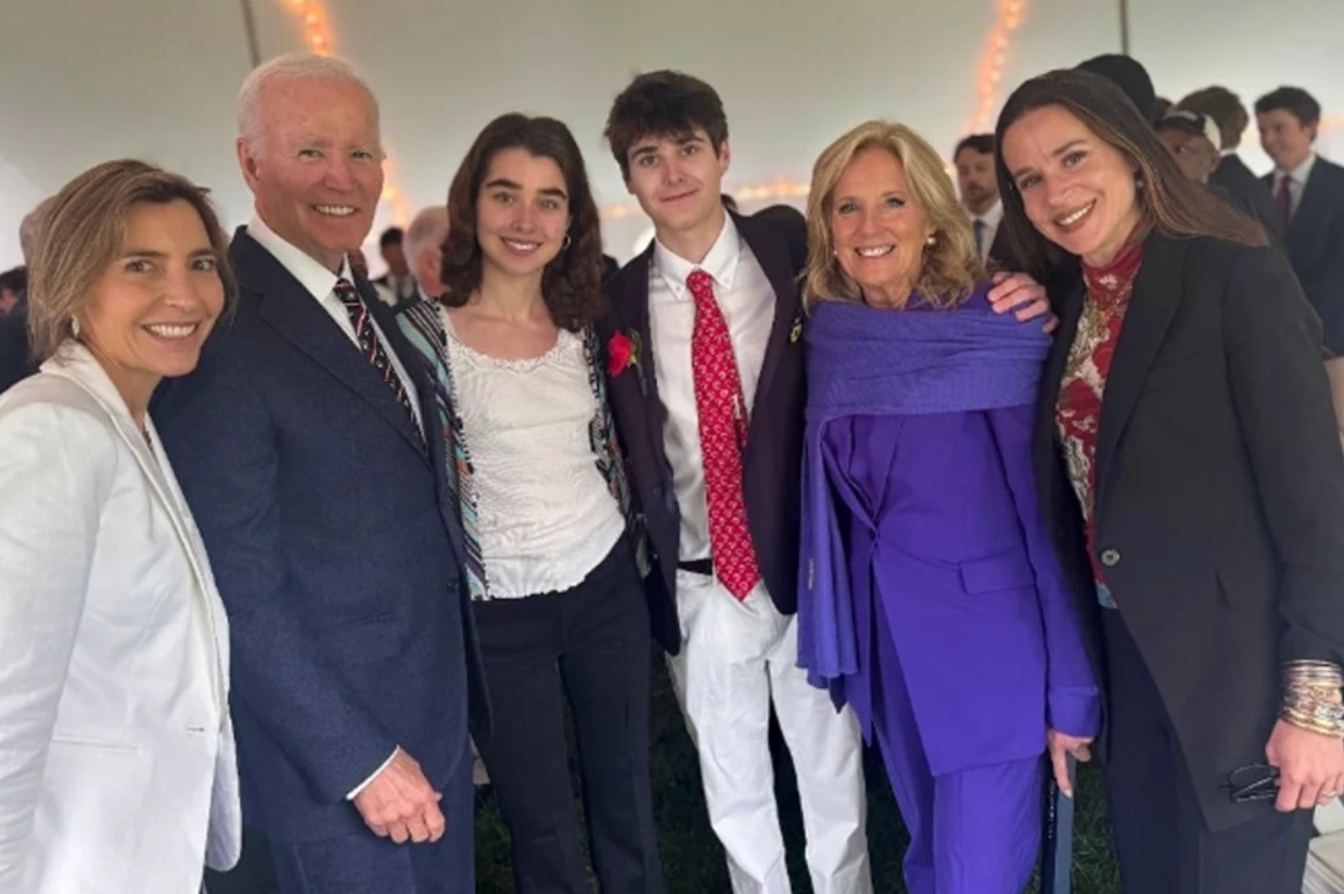 ▲▼拜登全家出席孫子的畢業典禮。（圖／翻攝自Instagram）