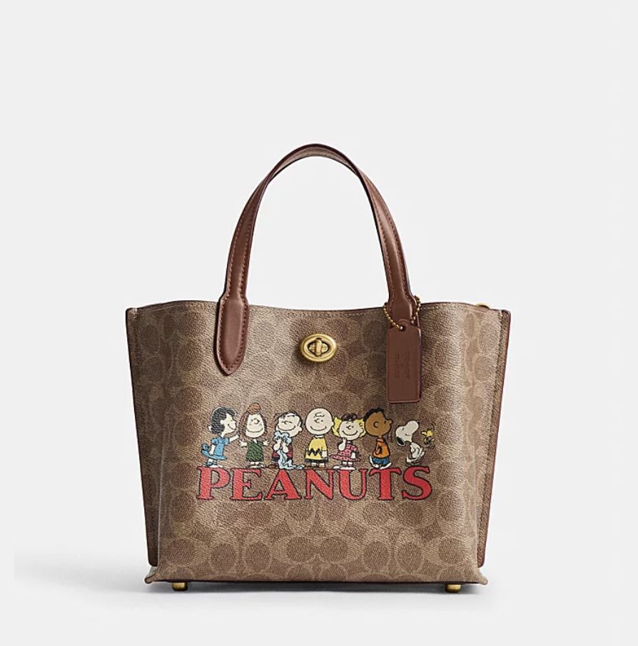 ▲▼    Coach x Snoopy超熱門包登場 。（圖／品牌官網）