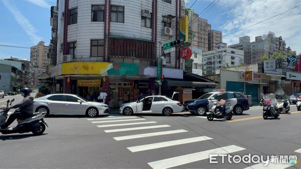 ▲▼ 新北市三峽警方日前埋伏詐騙車手，除順利將其逮捕外，更一併逮獲集團的監控車手  。（圖／記者陸運陞翻攝）