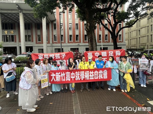 ▲▼大新竹高中就學權益自救會到教育部請命，爭取補助新竹縣市公立高中職增班增校經費。（圖／記者許敏溶攝）
