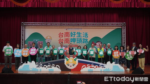 ▲台南市勞工局舉辦大型就博會，提供多元服務與抽獎活動，吸引眾人參與。（圖／記者林東良翻攝，下同）