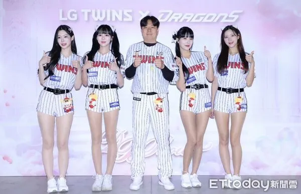 ▲▼ LG雙子啦啦隊左至右桂桂裕眞、車榮玹、李侖承 元民柱、禹惠俊          。（圖／味全龍提供）