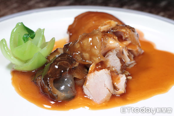 ▲朧粵夏季涼補菜色竟有「鱷魚料理」。（圖／記者黃士原攝）