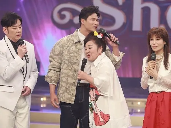 ▲蔡秋鳳演出一字馬。（圖／民視提供）