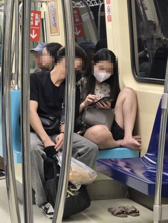 ▲陳鴻拍下不衛生的畫面。（圖／翻攝自陳鴻臉書）