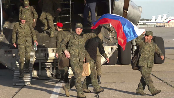 ▲▼俄羅斯與烏克蘭自23日起進行連續3天的大規模換俘行動。（圖／達志影像／美聯社）