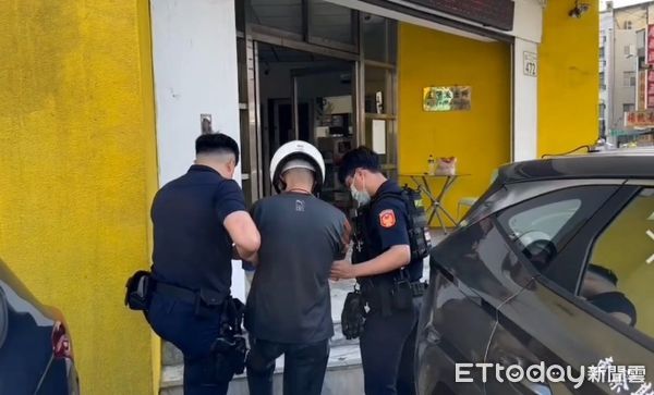 ▲▼鳳山鄰居糾紛。（圖／記者許宥孺翻攝）