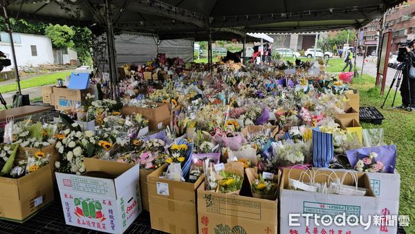 ▲▼新北市三峽區北大國小前19日發生的嚴重車禍事故，佛光山祈福。（圖／記者呂佳賢攝）